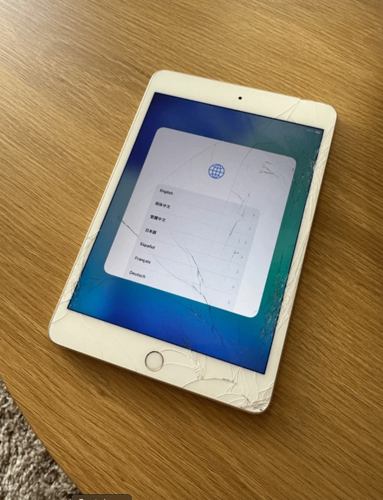 iPad Mini 5 (5th Gen) 64GB Silver Wi-Fi - Cracked Screen / Faulty