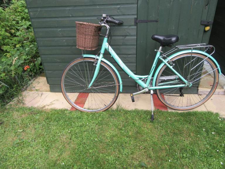 Retro Style City Bike with Basket - Good Condition