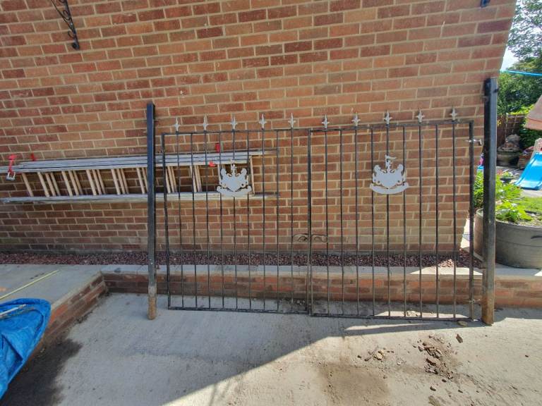 Metal gates