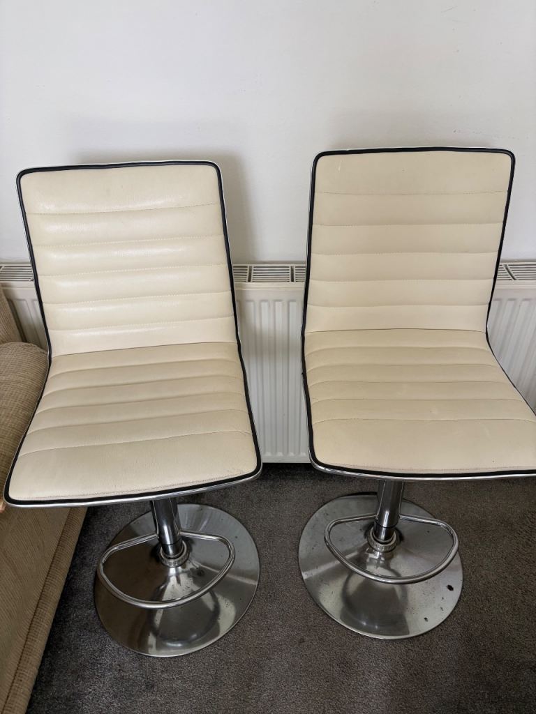 Cream kitchen stools 