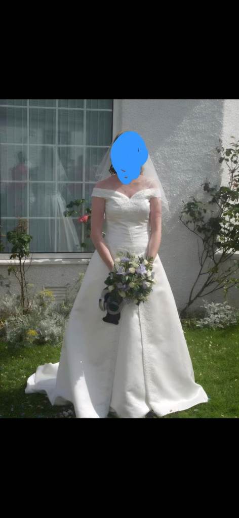 Ivory wedding dress