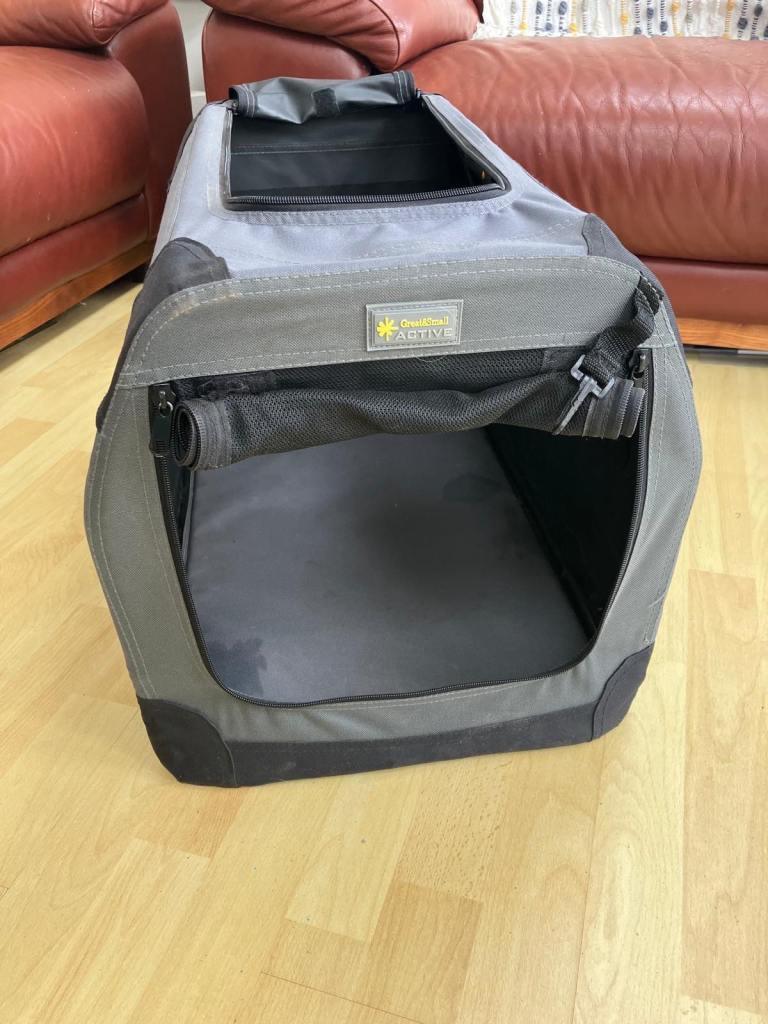 Dog travel crate