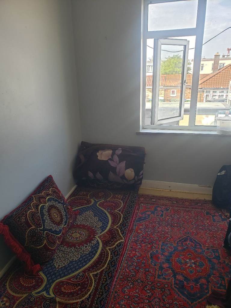 Share Room available 