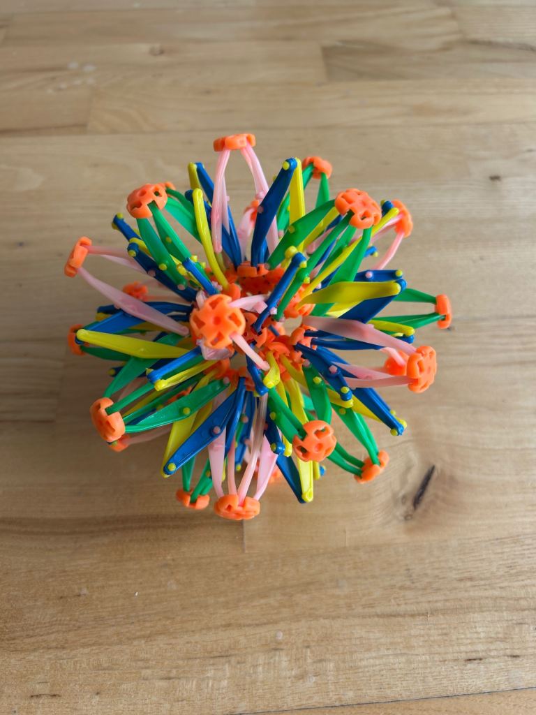 Expandable sphere ball