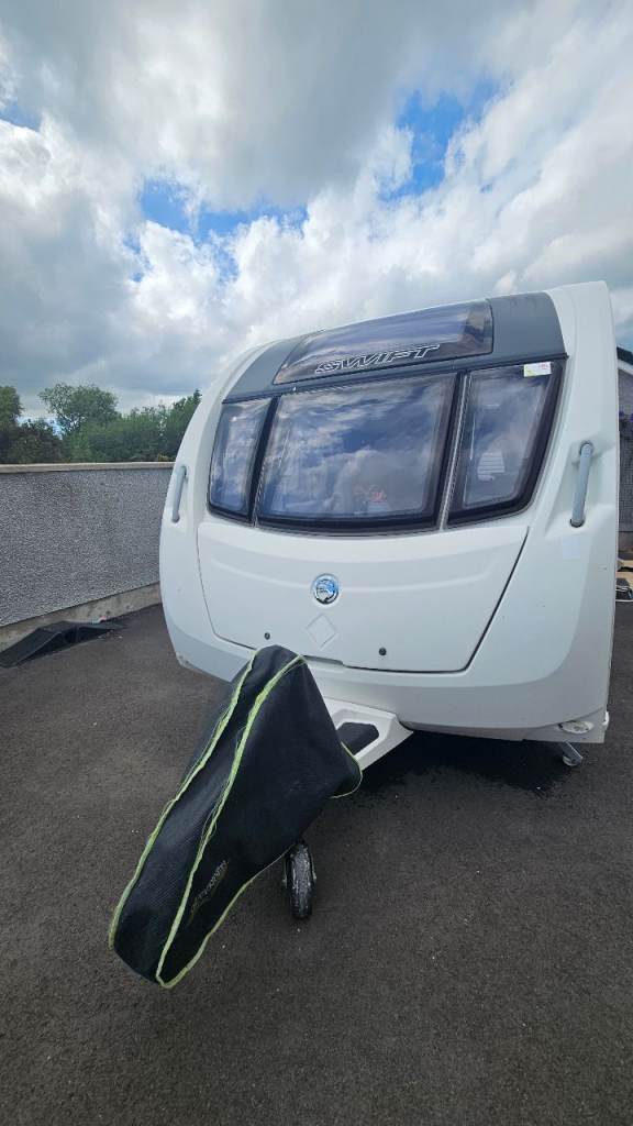 Swift Challenger 6 berth 2015