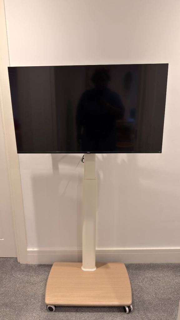 TV and Mobile Stand – great Condition