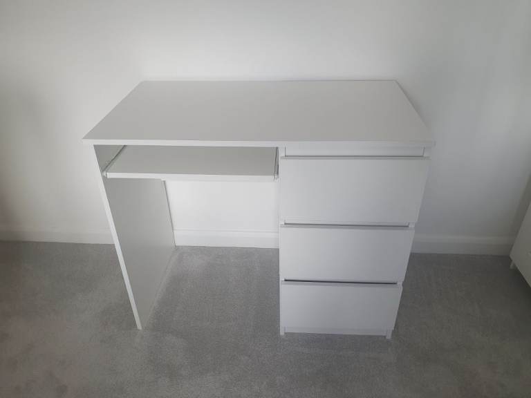Free - Small Desk with 3 drawers