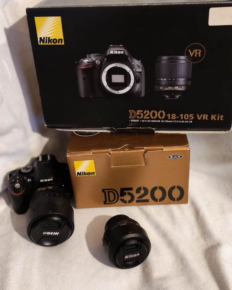 Nikon d5200 kit with 2 lenses 