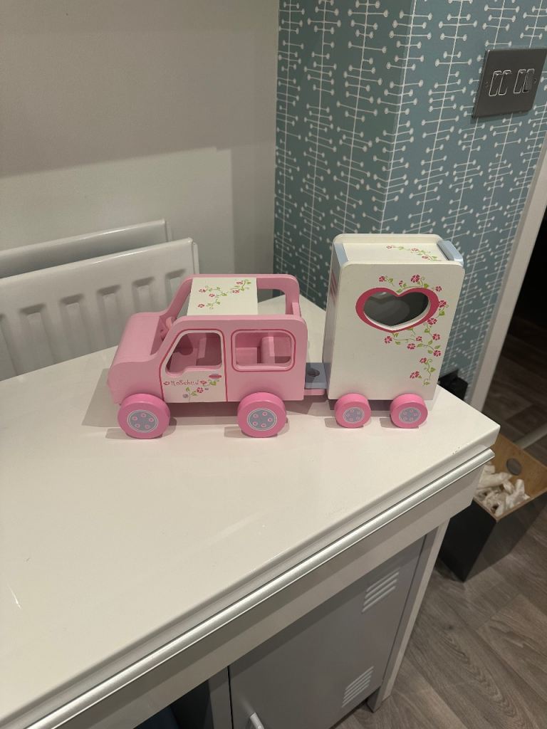 Fantastic Vintage EARLY LEARNING CENTRE Wooden ROSEBUD FARM Car And Horse Trailer