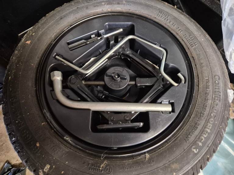 Ford KA mk2/Fiat 500 car jack kit c/w holder. Collection Only.