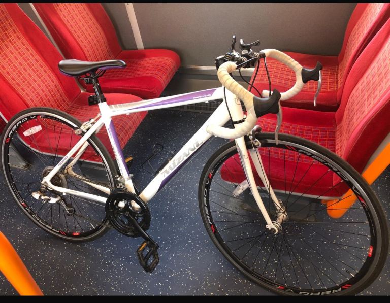 Mizani Road Bike – Medium Size – Good Condition – Puncture-Proof Tyres – Shimano