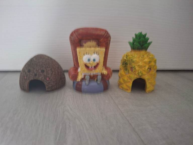 Spongebob fish tank and accessories 