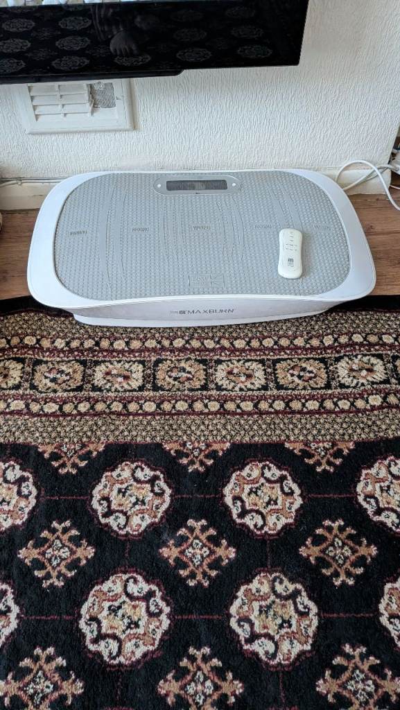 MAXBURN Vibration Plate with Remote – Good Condition