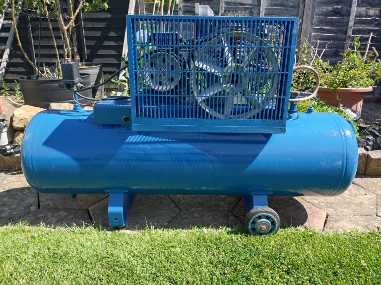 AIR COMPRESSOR 14CFM 150L 240V