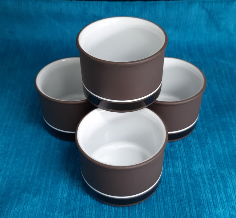 4 x ramekins / small jam pots: Vintage Hornsea Pottery Contrast design. Classic! 