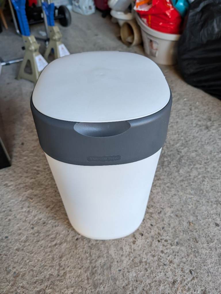 Tommee Tippee Sangenic Nappy Bin with Refills