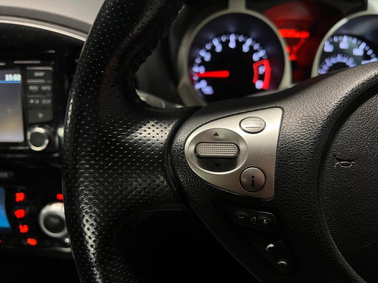 2013 Nissan Juke 1.6 Acenta 5dr CVT [Premium Pack] HATCHBACK PETROL Automatic