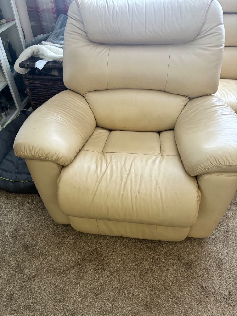 Free Lazyboy manual reclining chair 