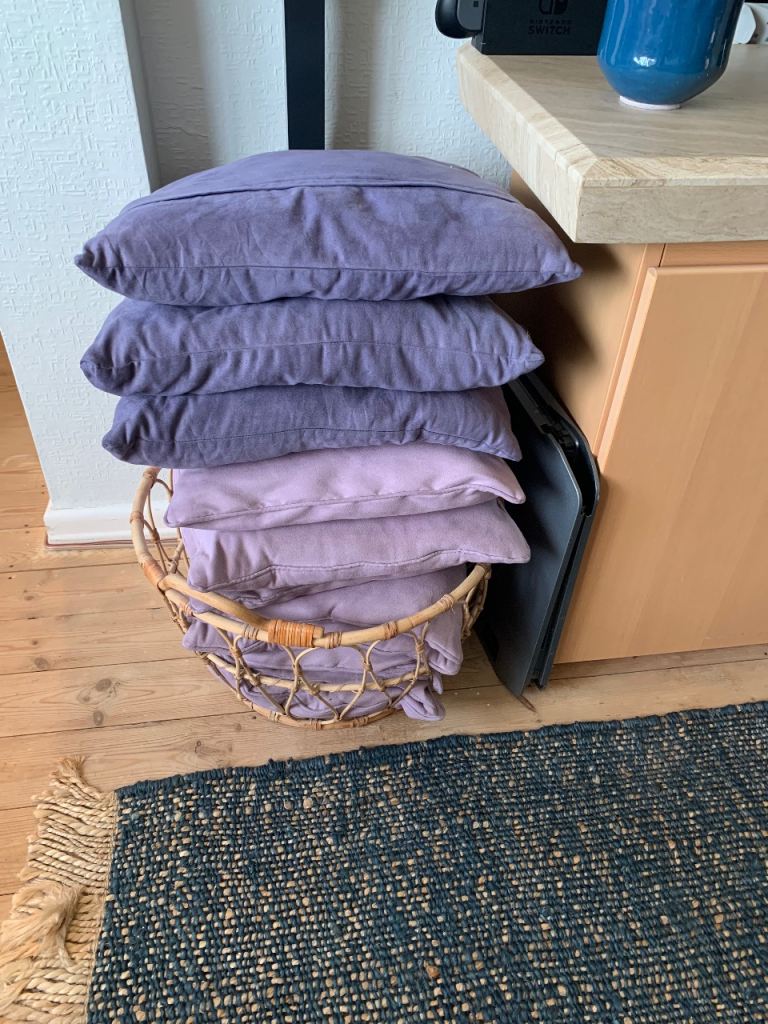 11 cushions in total