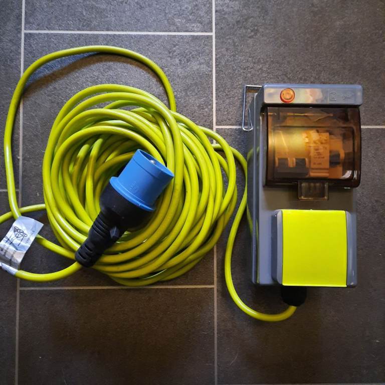 15 METRE 240V FUSED HOOK UP LEAD