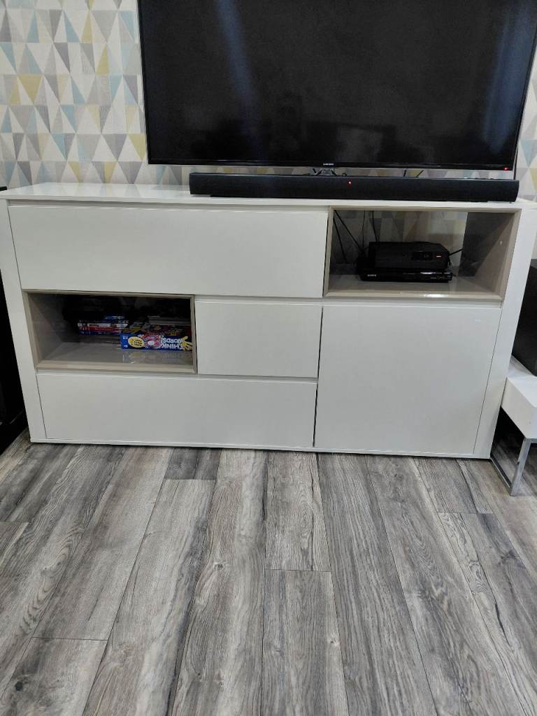 FURTHER PRICE DROP FOR QUICK SALE!!!!! Sideboard/TV UNIT