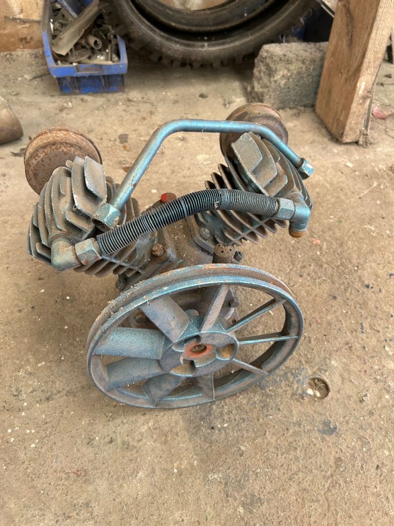 Clarke 14cmf big compressor pump low hours 