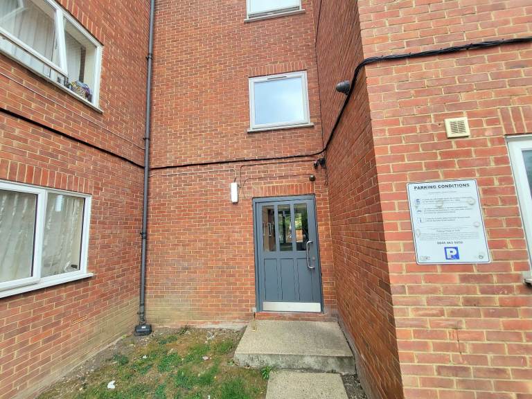 1 BED FLAT TO RENT IN IG11