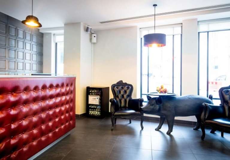 *St Paul's* Private Serviced Offices: Units from 3 to 50 desks for rent EC1