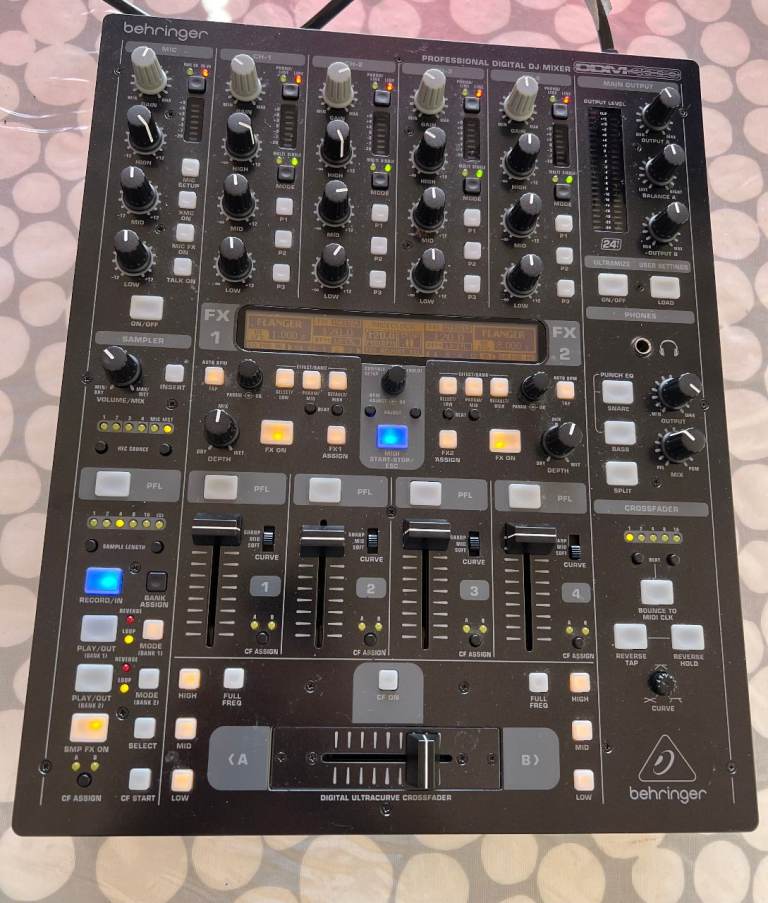 Behringer DDM4000 Digital Pro DJ Mixer