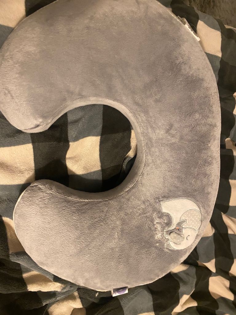 Feeding pillow like new 