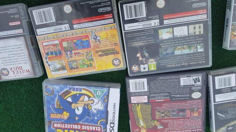 12 empty game cases with manuals