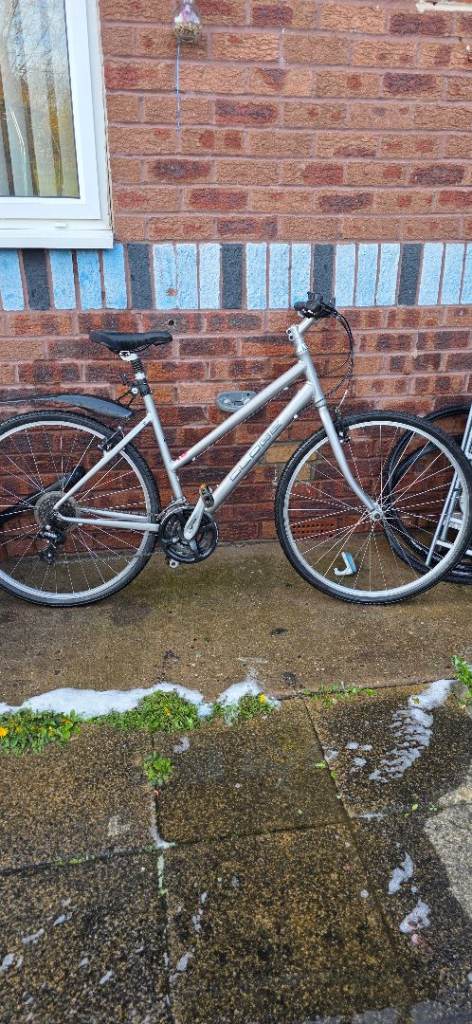 Ladies bike (specialized glabe)