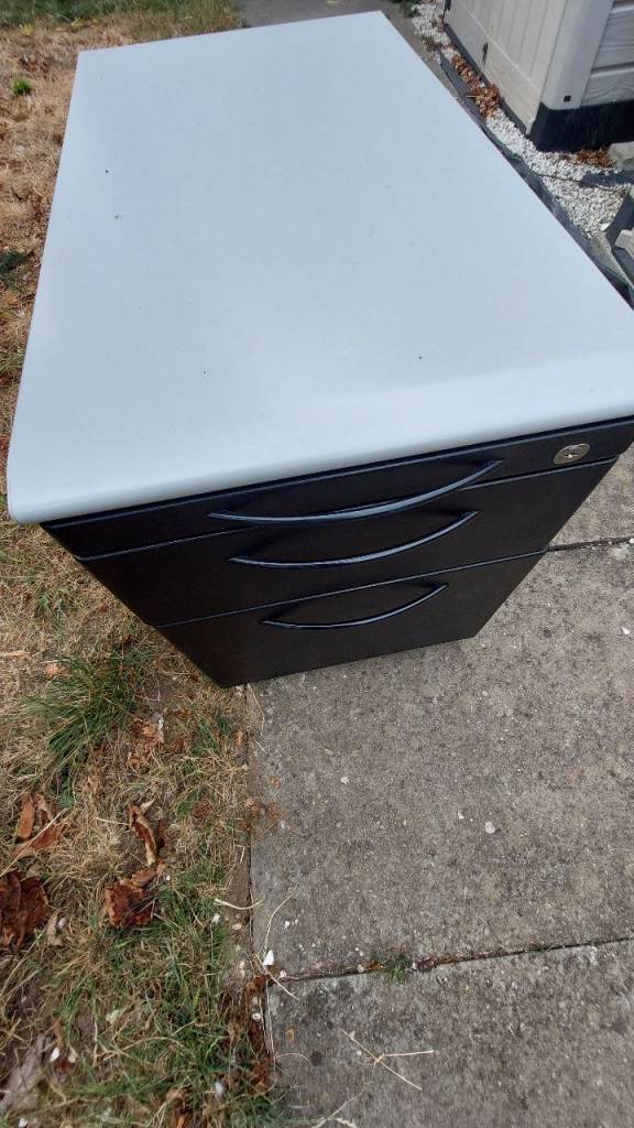 FREE Pedestal to fit Under a Desk