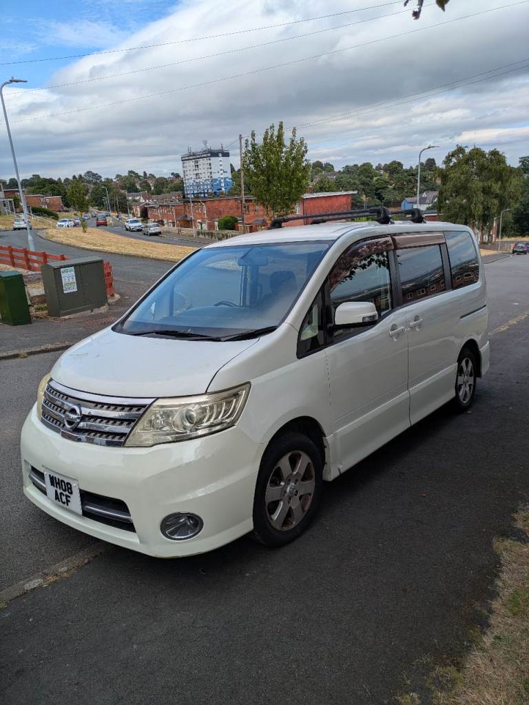 Nissan Serena 2009 - spares or repair