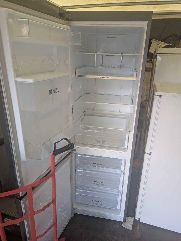 Samsung fridge freezer with free delivery £159