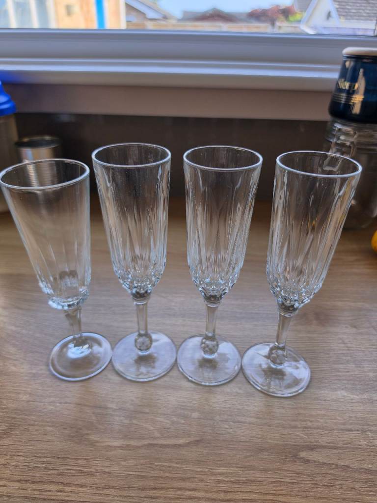 Set of 3 + 1 Clear Glass Flute Glasses – Good Condition