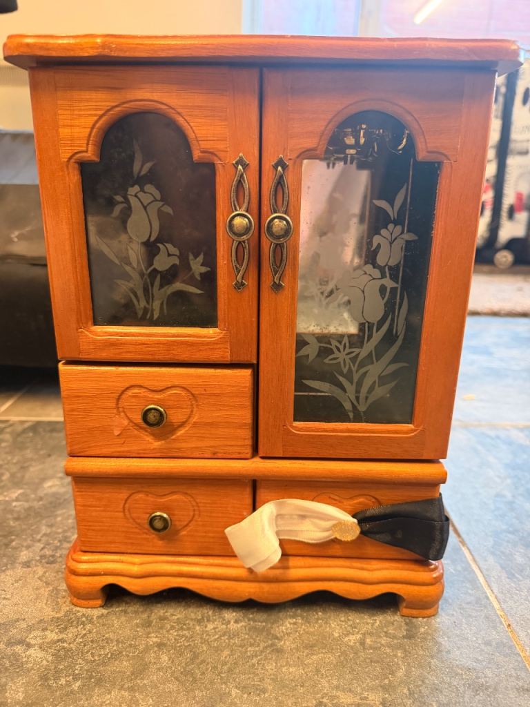 Jewellery box