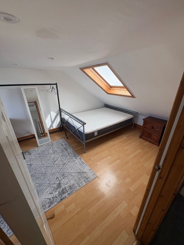 Double bedroom with en-suite £800pcm