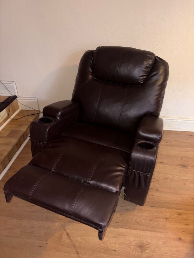 Recliner sofa chair