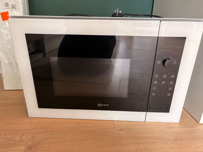 NEFF integrated microwave in excellent condition