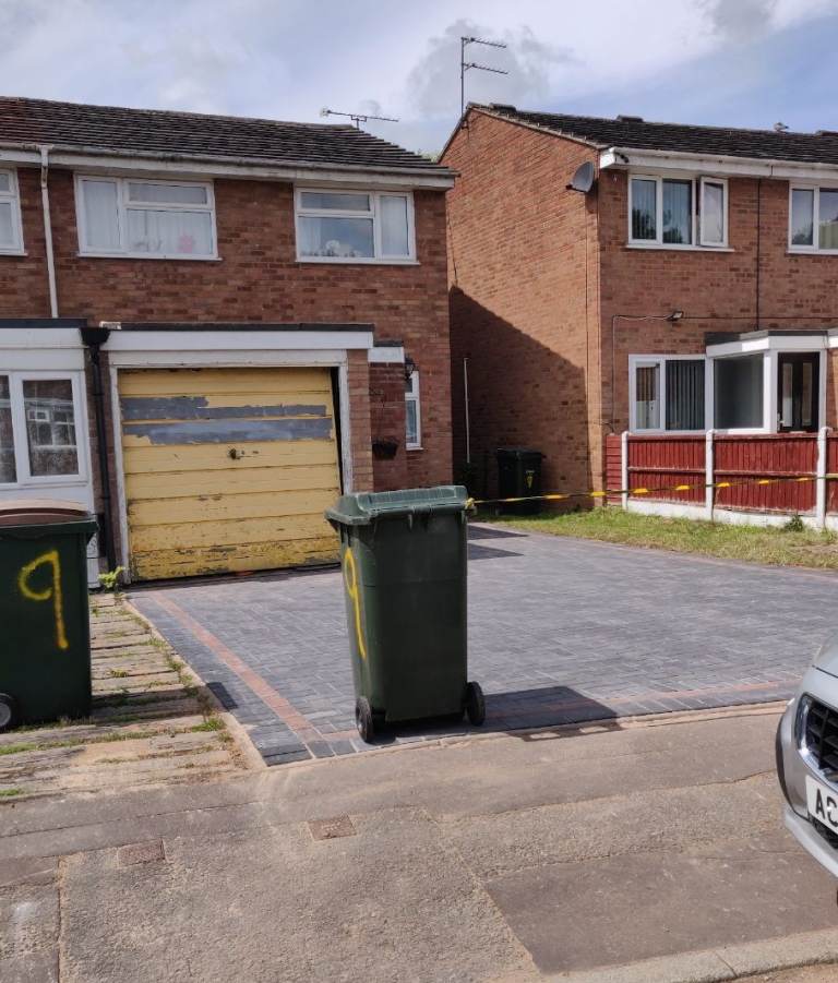 3 bed house with garage and driveway in CV2