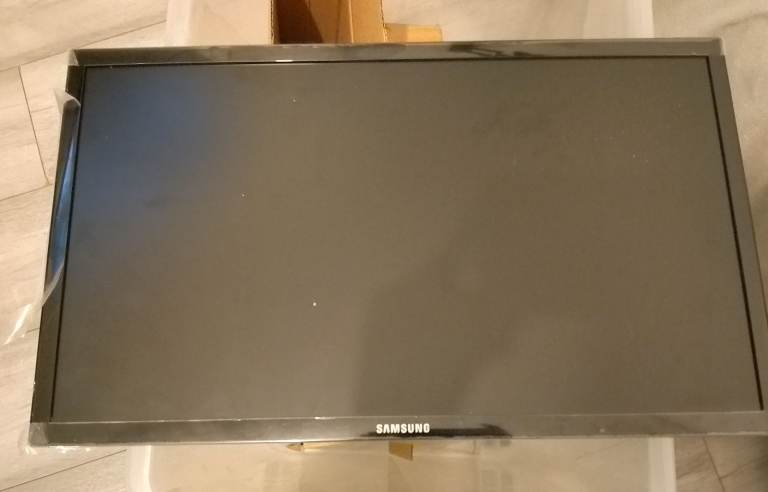 Samsung Monitor,Wall/Mountable,Older Model