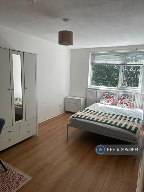 1 bedroom in Horseshoe Crescent, London, UB5 (#2953894)