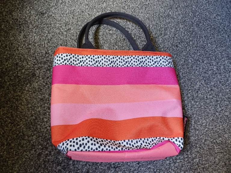 A stylish lunch bag