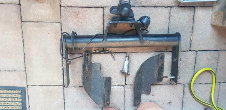 Tow bar £80 ono