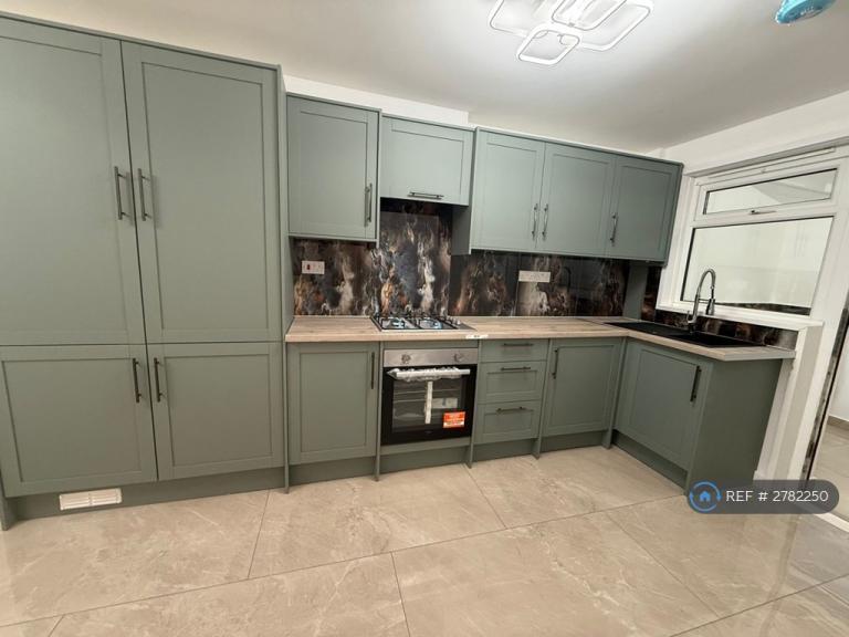 3 bedroom house in Shelley Close, Basingstoke, RG24 (3 bed) (#2782250)