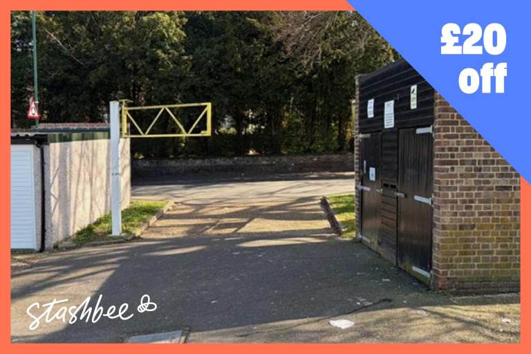 Lock-up to rent in Sutton (SM2) | Stashbee