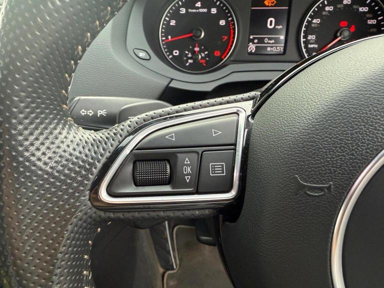 AUDI Q3 1.4 TFSI CoD Black Edition S Tronic Euro 6 (s/s) 5dr 2018