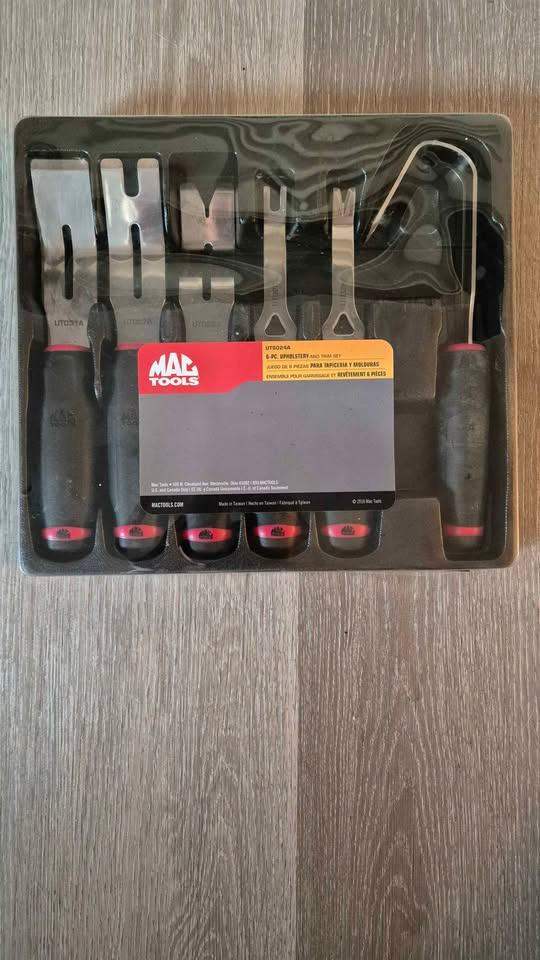 MAC Tools 6-piece upholstery and trim removal tool set in mint condition