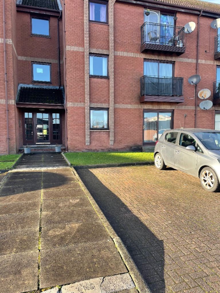 2 bed 2 bathroom flat to rent